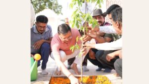 एक पेड़ मां के नाम” अभियान के तहत पौधरोपण एवं स्वच्छता का संदेश